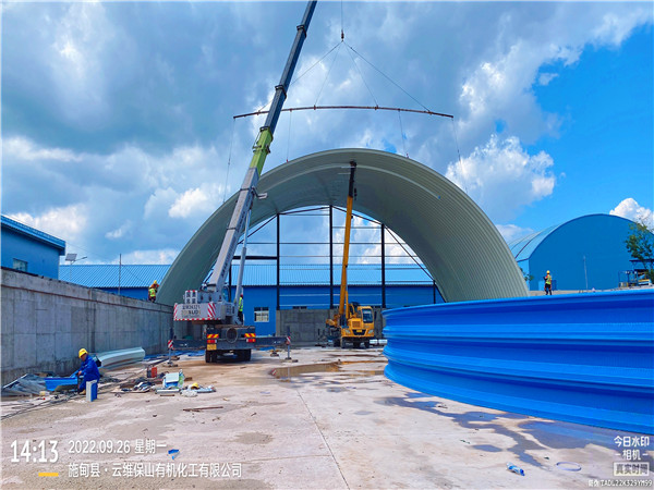 水泥場(chǎng)生產(chǎn)料棚拱形屋頂工程案例分享水泥場(chǎng)拱形屋頂施工現(xiàn)場(chǎng)圖3 水泥場(chǎng)生產(chǎn)料棚拱形屋頂工程案例分享水泥場(chǎng)拱形屋頂施工現(xiàn)場(chǎng)圖3