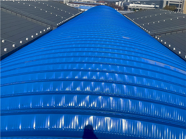 遼寧某糧庫機(jī)械罩棚拱形屋頂工程案例分享遼寧糧庫拱形屋頂施工現(xiàn)場(chǎng)4 遼寧某糧庫機(jī)械罩棚拱形屋頂工程案例分享遼寧糧庫拱形屋頂施工現(xiàn)場(chǎng)4